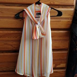 Women's sleeveless printed blouse